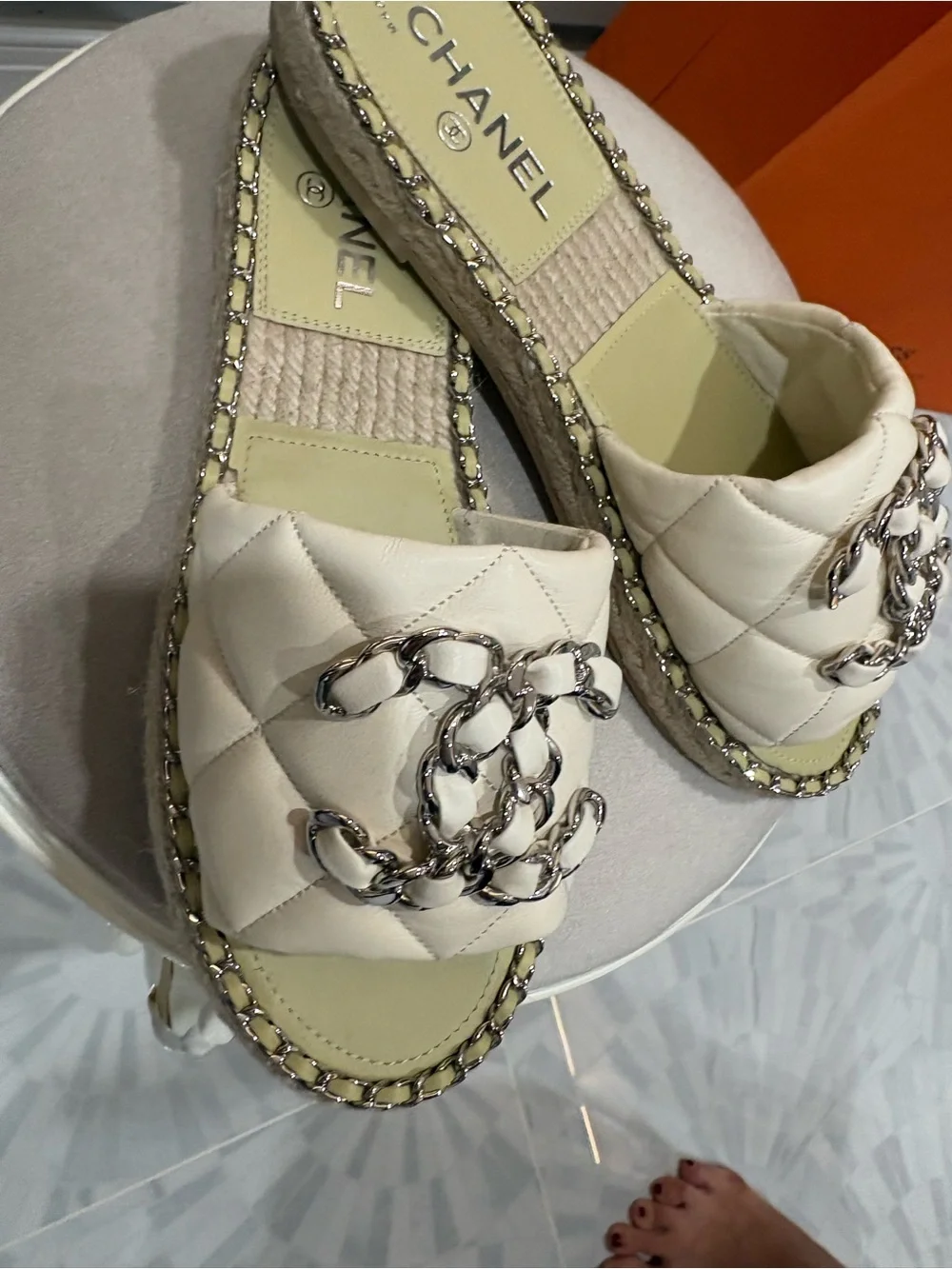 CHANEL Cream Quilted Leather Chain-Emblem Slide Sandals